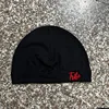 Rouge brodé noir