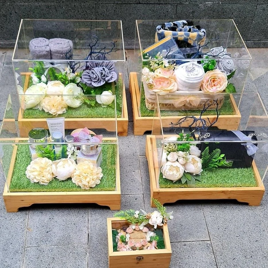 Luxury Decoration Table Acrylic Display Box with Wooden Base for Events ...