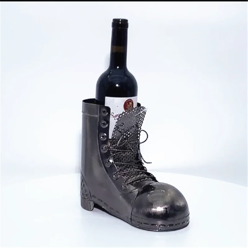 
Новинка; Роскошная бутылка красного вина, выставленной на стеллажах из дерева один полка для винных бутылок 