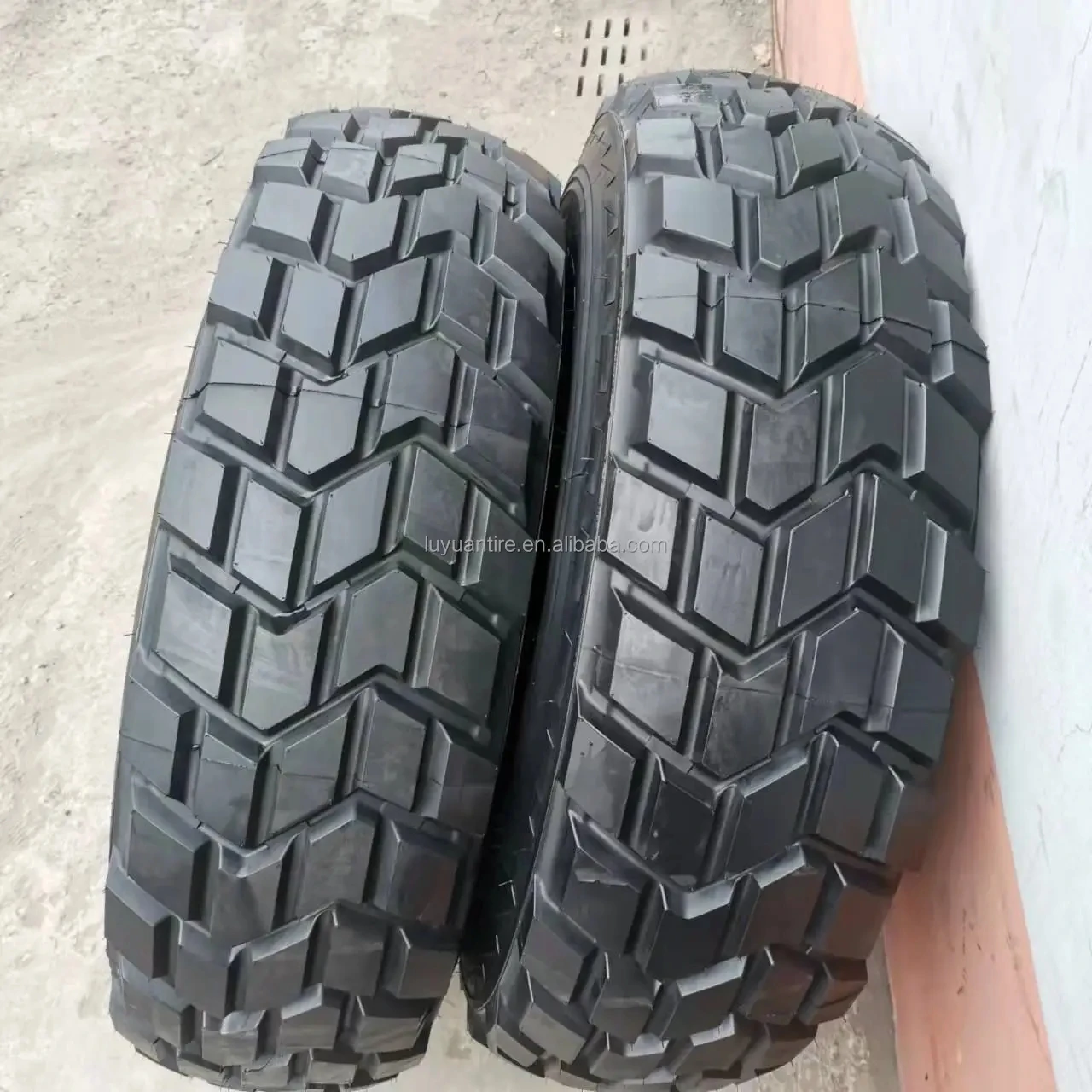 14.00r20 16.00r20 395/85r20 365/80r20 Offroad Tires 20 Layers 16.00