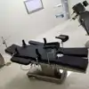 Mesa de operaciones integrada de tres eléctricos