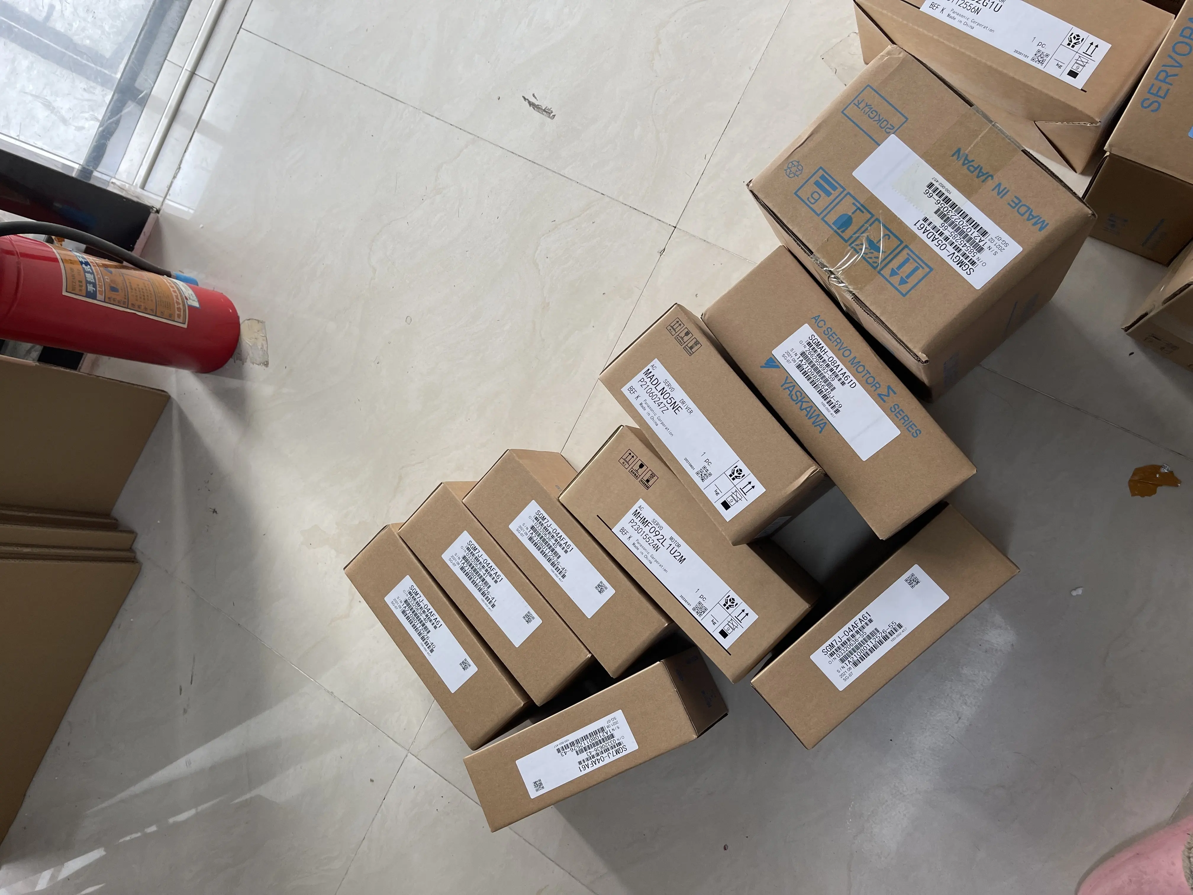 Yaskawa AC Servo Motor SGM7J-04AFA61 Yaskawa AC Servo Motor SGM7J-04AFA61