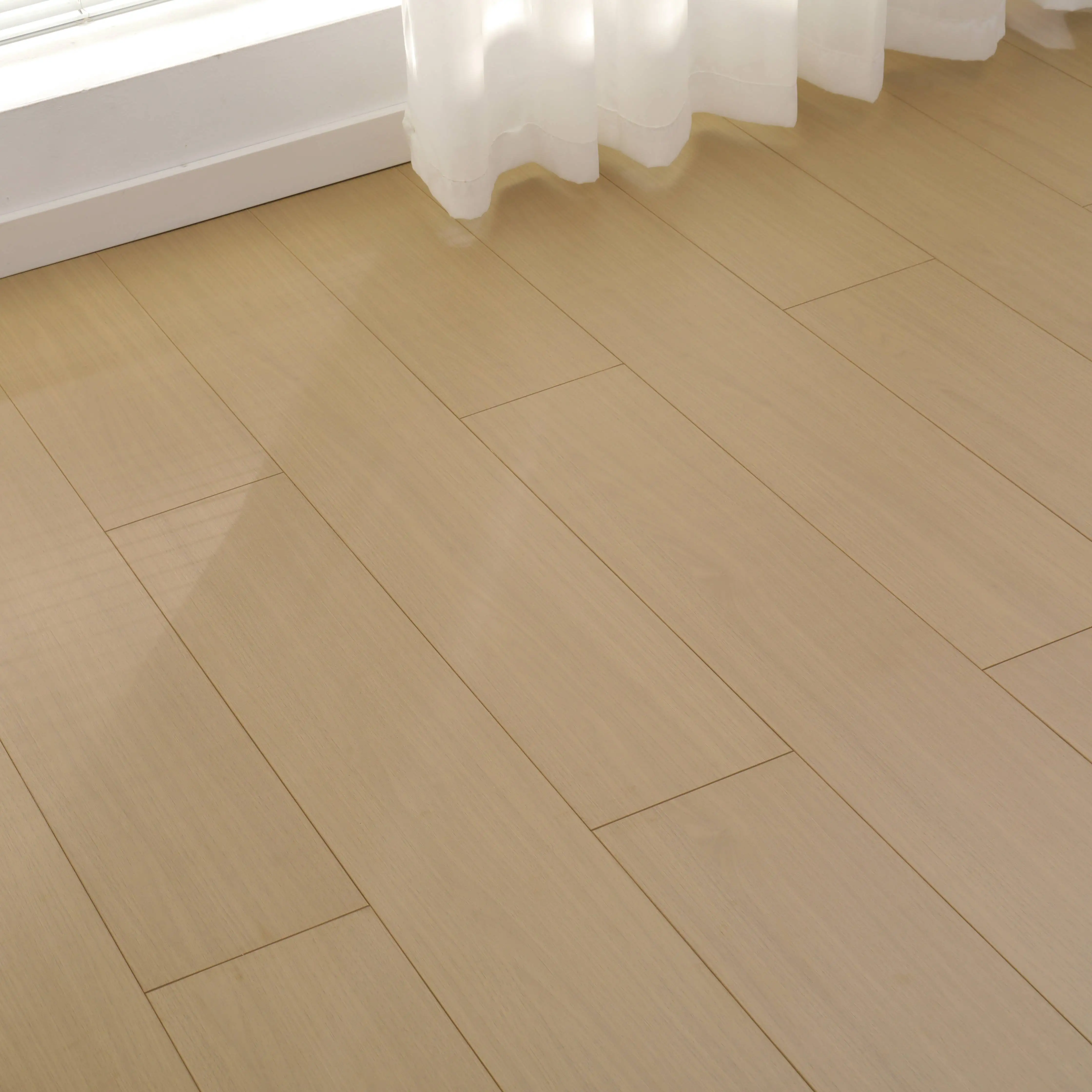 Smooth and Textured Wood Flooring Engineered Flooring Is Wear-resistant and Waterproof