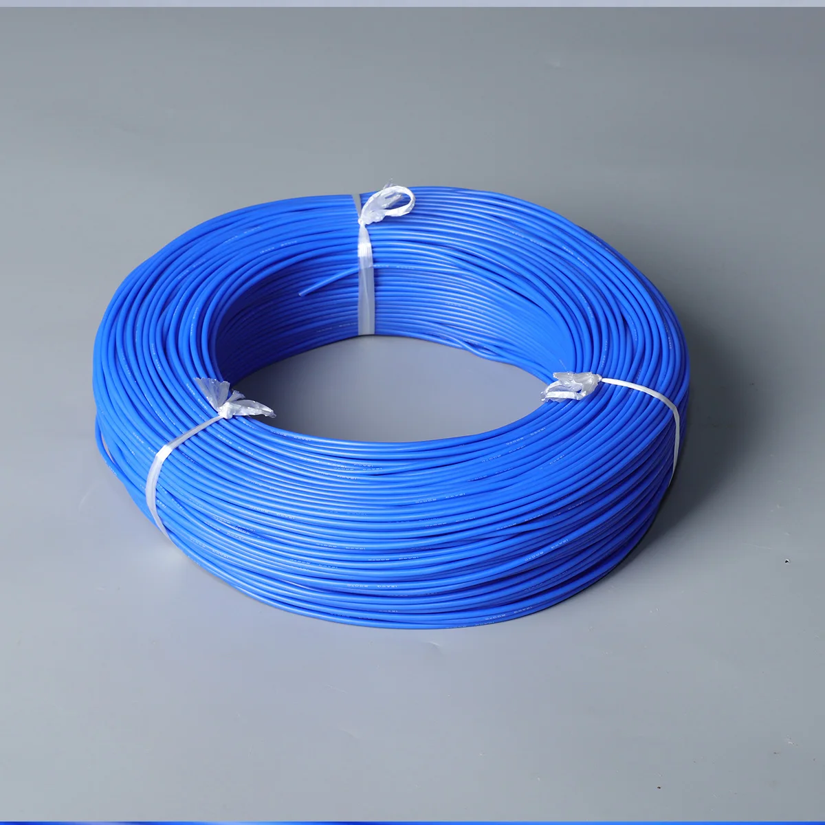สายไฟฟ้าแบบยืดหยุ่นได้ ขนาด 18 AWG สีตามสั่ง ผลิตในประเทศจีน สายไฟฟ้าอุตสาหกรรมซิลิโคน ฉนวนกันความร้อน