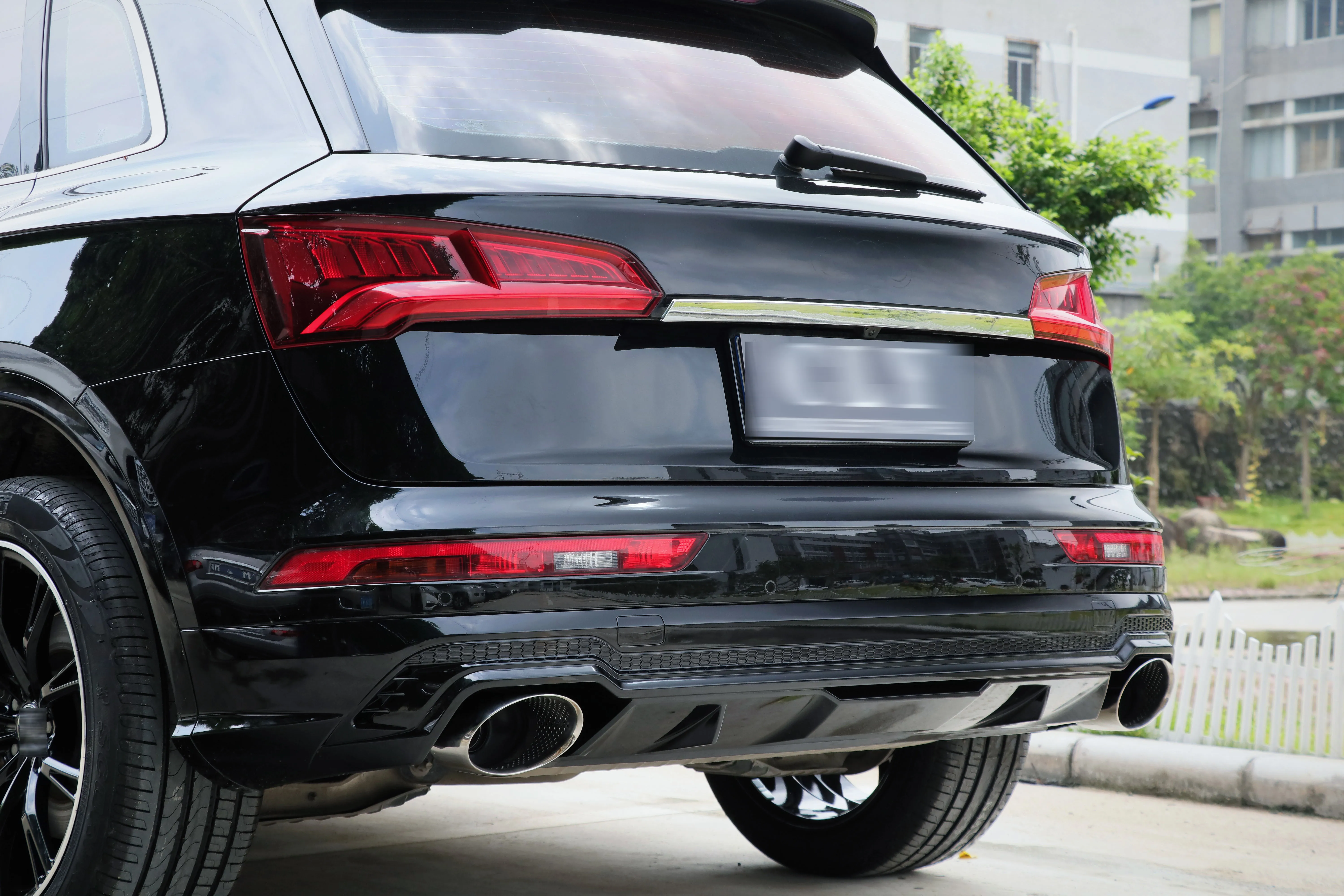 Audi Q5（8R）RS風バンパー X-UK Xenonz【引き取り限定】 Audi Q5（8R）RS風バンパー X-UK Xenonz【引き取り限定】 Audi