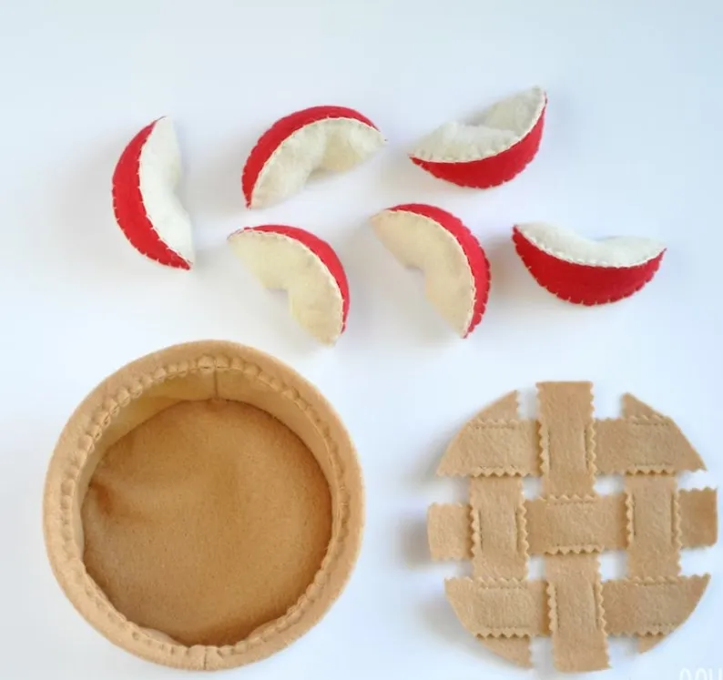 Felt Apple Pie Making Toy Kit