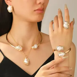 Fashionable Retro Women's Jewelry 5-piece Pearl Set with Alloy and 18K Gold Plated Finish Suitable for Gift Giving