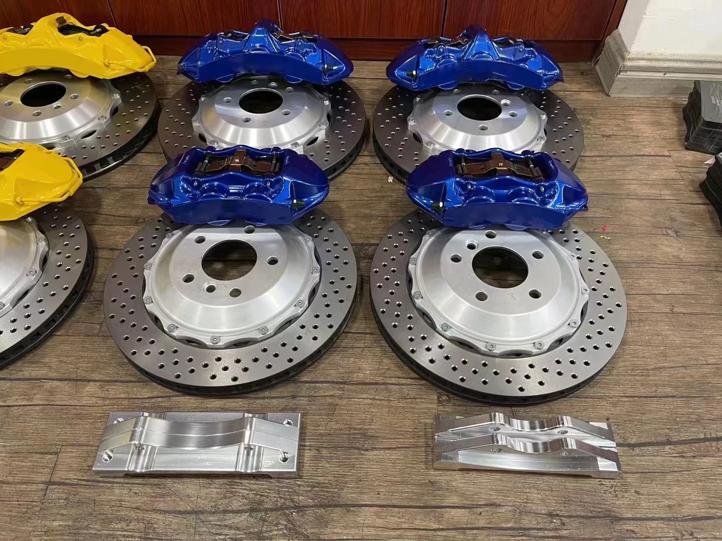 Tuning Brake Systems Bbk Electronics Big 8 Piston Brake in Red with Drilled Slotted Disc for LS500 LS300 LC200 LC300 LX570 ES GX