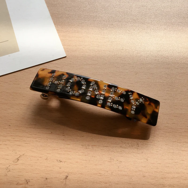 Ацетатная заколка с леопардовым