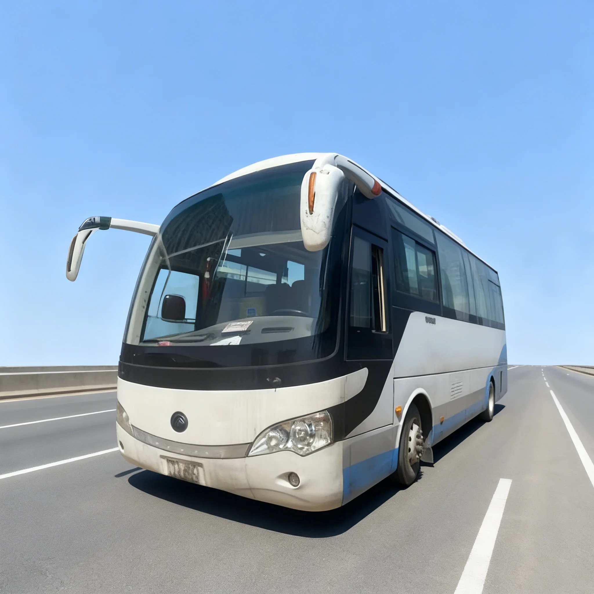 ZK 6888 Bus Luxury Tour Passenger Coach Bus with 33 Seats