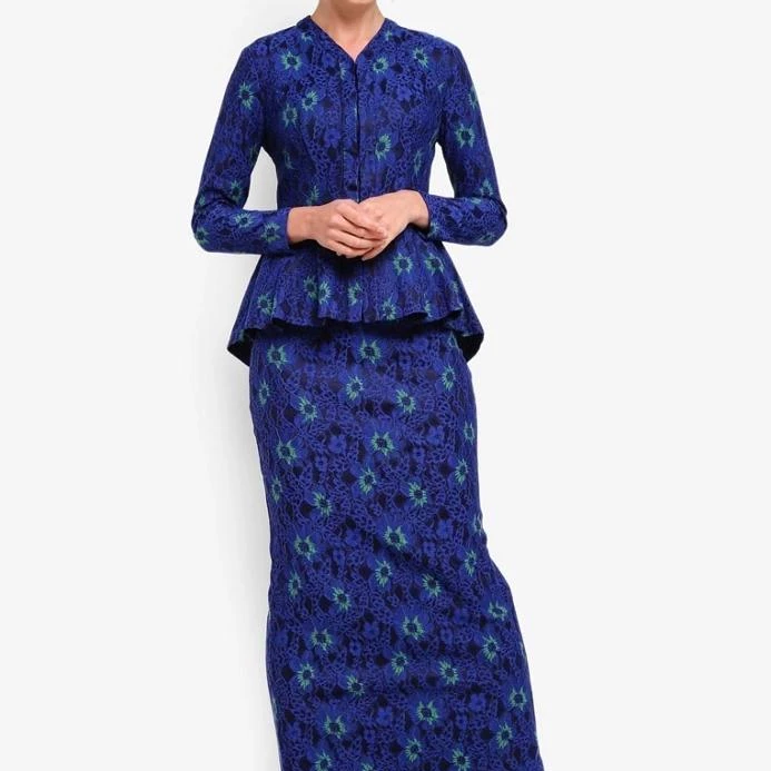 design baju kebaya batik