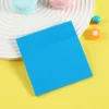 Cuaderno azul en blanco