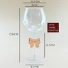Copa de vino tinto con lazo en el centro