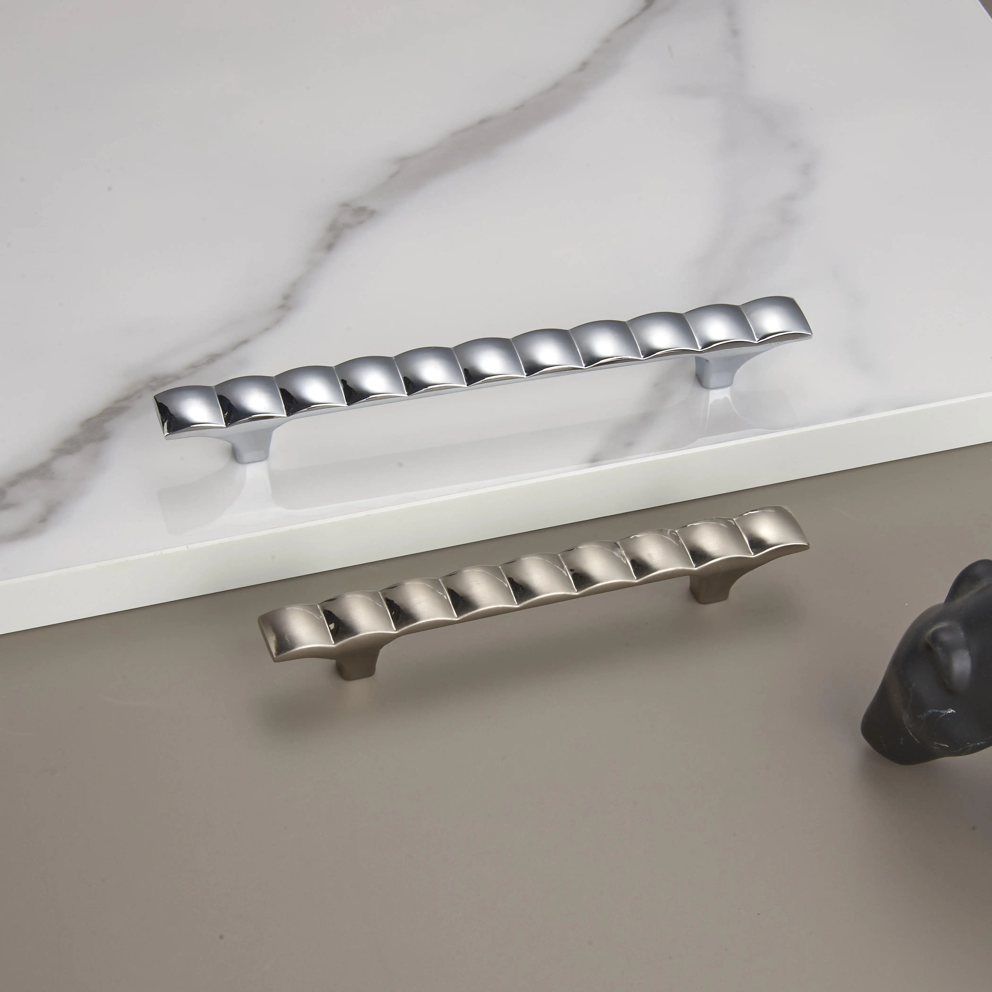 Akada Unique Design Furniture Handle Pulls Bedroom Wardrobe Pulls Drawer Furniture Cabinet Door Handles