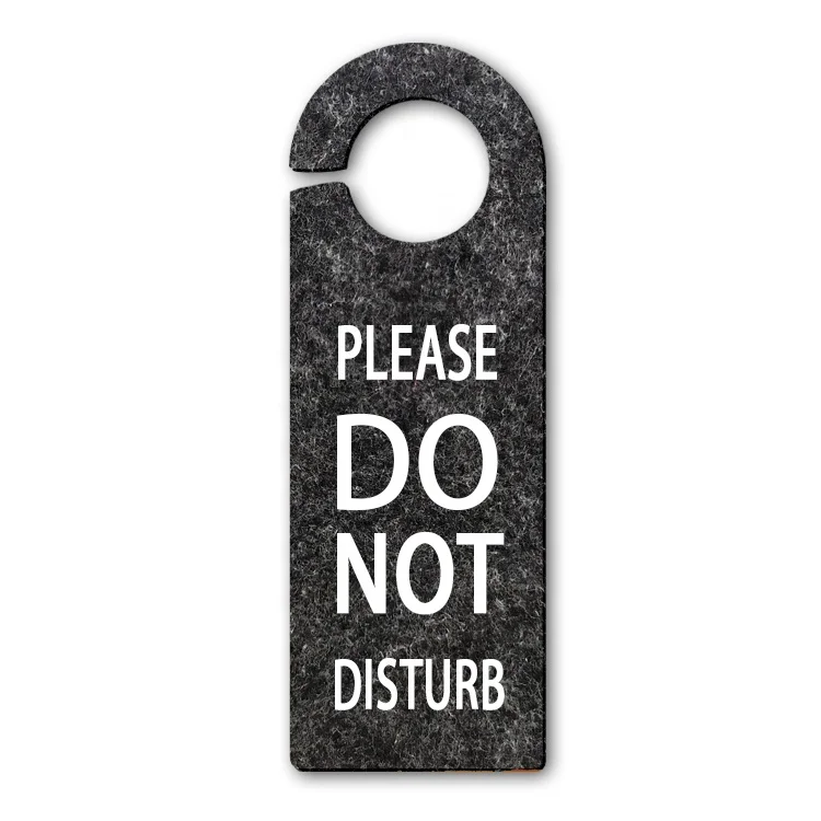 Не беспокоить доску на дверной бирке и знаках