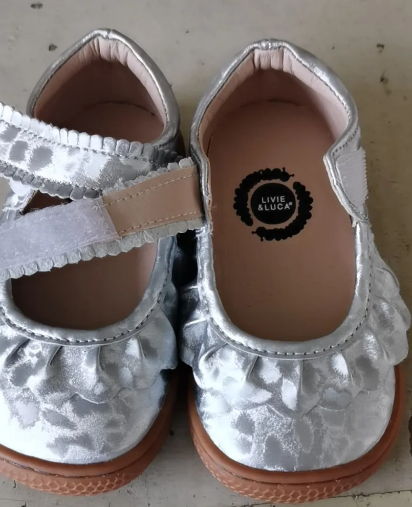 
 Livie и Luca, высокое качество, супер мягкая дышащая кожа, Регулируемая посадка, плоская обувь для девочек  