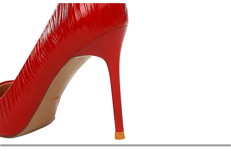 Louboutin, a un paso de perder la exclusividad de las suelas rojas de los  zapatos