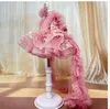 Maniche lunghe rosa cipria con strascico svolazzante