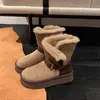 Modello corto color kaki