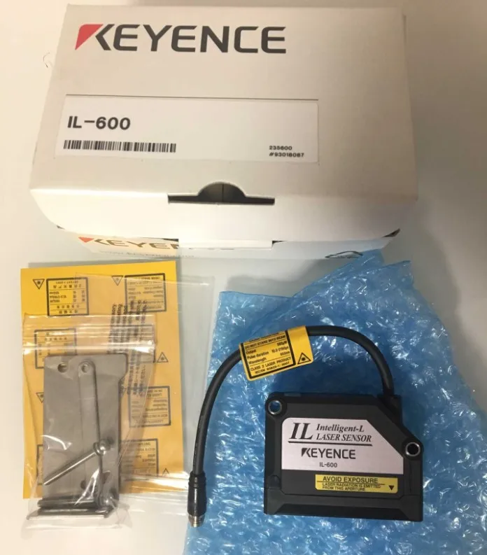 KEYENCE IL-600 Laser Distance Sensor for Robot Arm Positioning