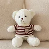 Maglione a righe rosse con motivo floreale intrecciato bianco