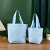 Bleu clair (hauteur 15 cm, largeur 20 cm, bas 10 cm)