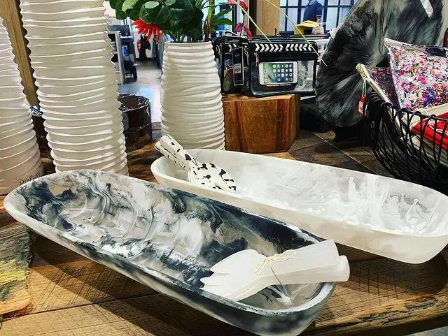 Resin Handmade Serving Tray With Unique Swirl Pattern and Marble Effect Modern Luxury Tray Used in Home and Hotel Decoration