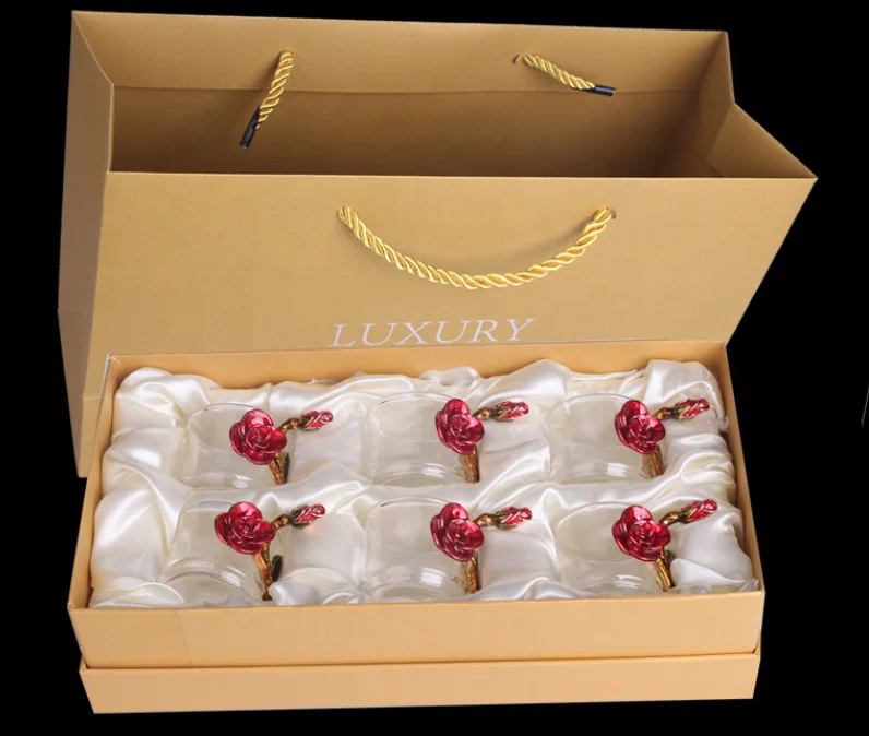 в коробки упаковали 60 чашек