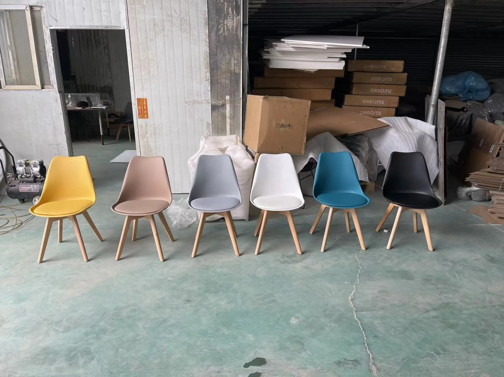 Wholesale Colored Leather Cover Plastic Back Wood Leg Sillas Tulip Cafe Chairs Restaurant Cheap Leisure Plastic Dining Chair