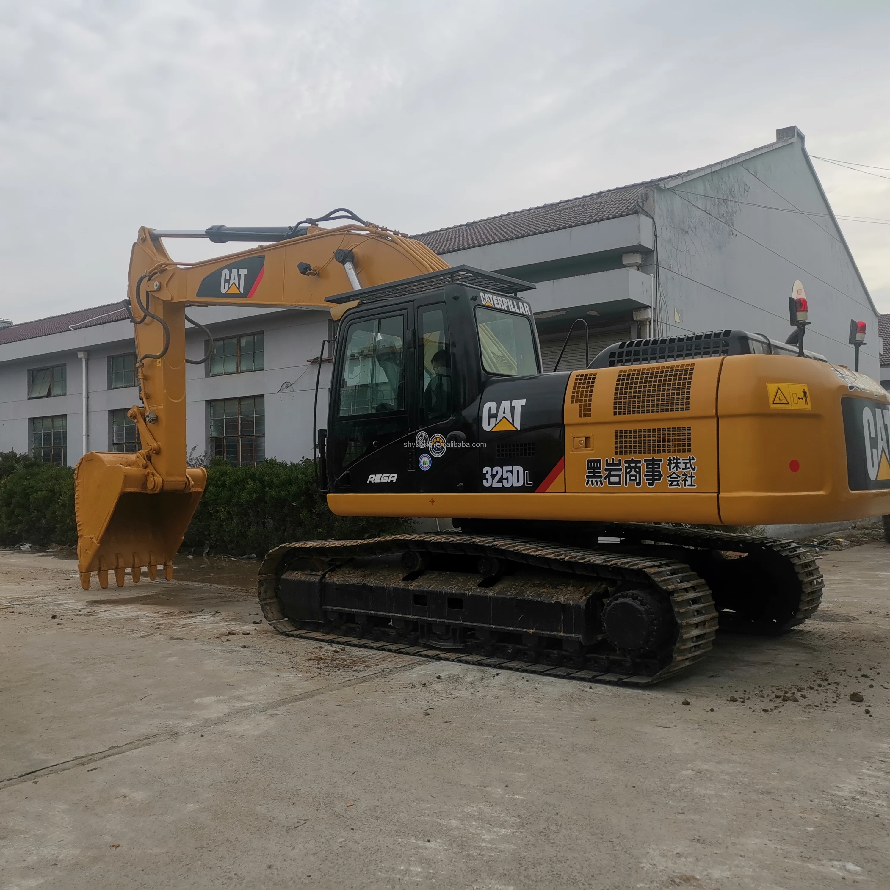 325dl Efficiency Construction 25t Excavator Earth Moving Machine Used ...
