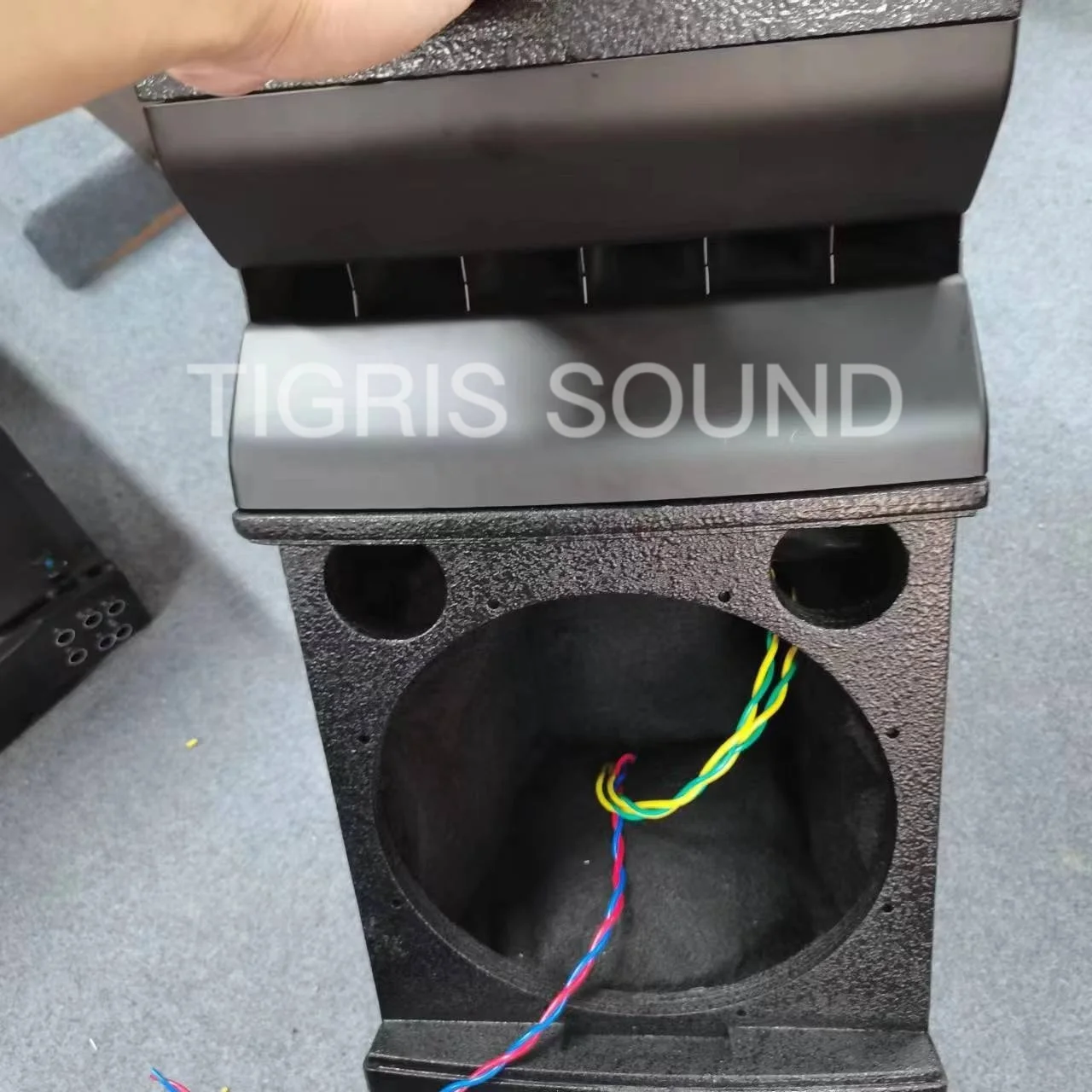 Vrx932 Line Array Speaker Box With 12 Inch Subwoofer, Oem Wholesale