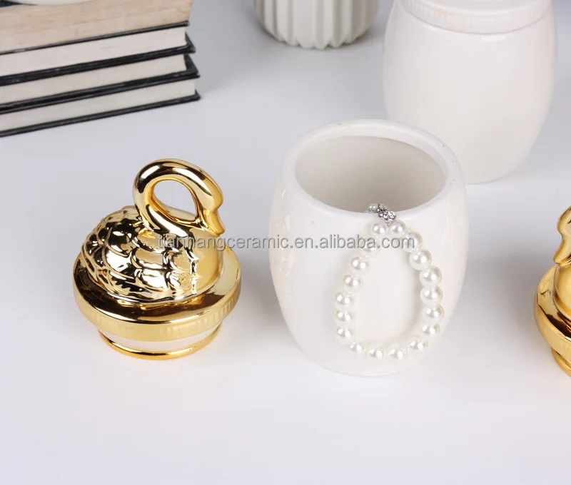 Modern Nordic Style Gorgeous Massage Ceramic Candle Jar Ceramic Candle Aromatherapy Essential Oil Burners Porcelain Candy Box.jpg