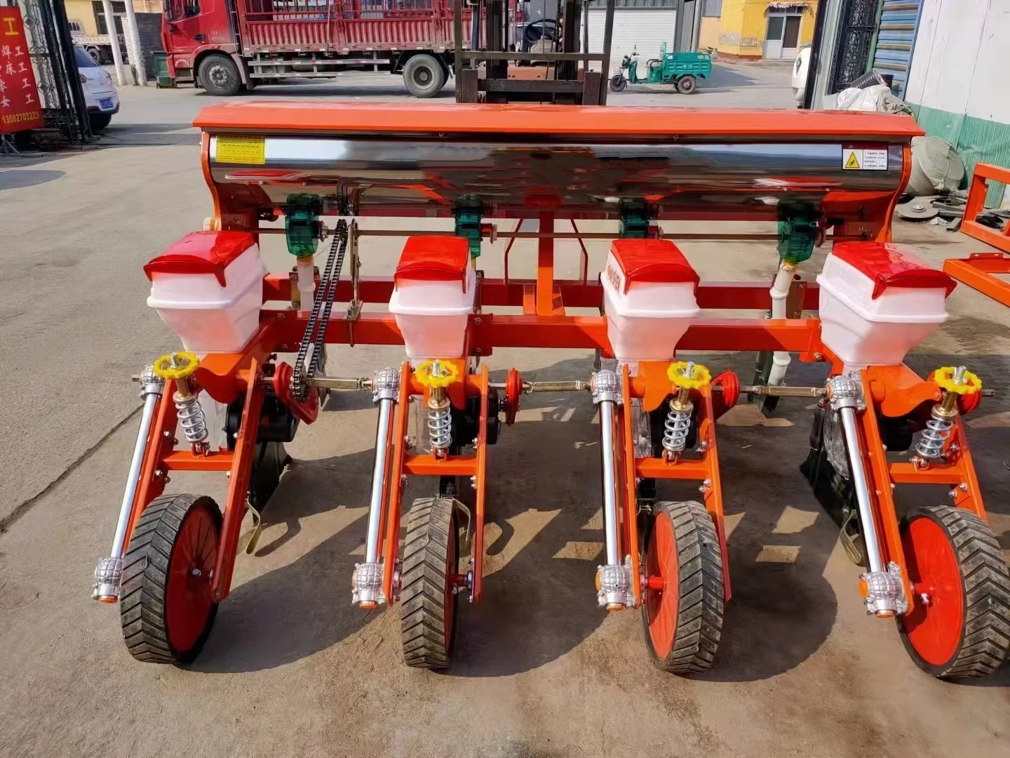 Mini 4 Row Farm Tractor Corn Sorghum Soybeans Maize Seeder Planter No Till Seed Drill for Planting & Seeding for Farm Use