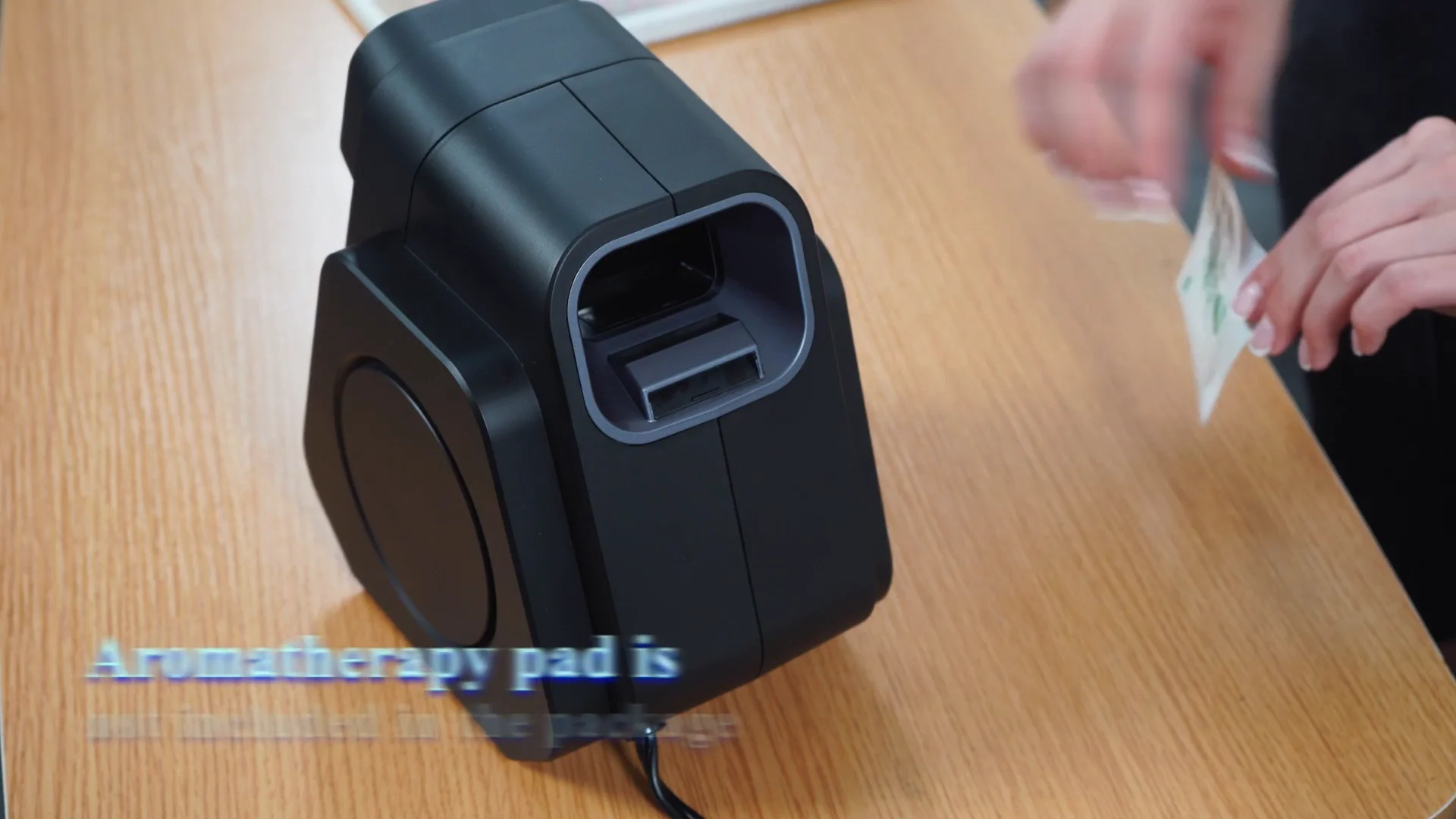 Home Cheap Personal Electric Aroma Diffuser Leafless Bladeless Room