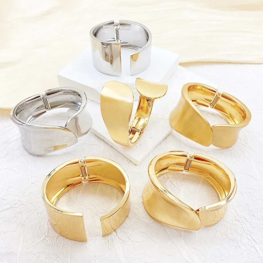 Simple Geometric Hollow Smooth Alloy Wide Cuff Bangles for Women Retro Gold Color Open Bracelets Trending Jewelry