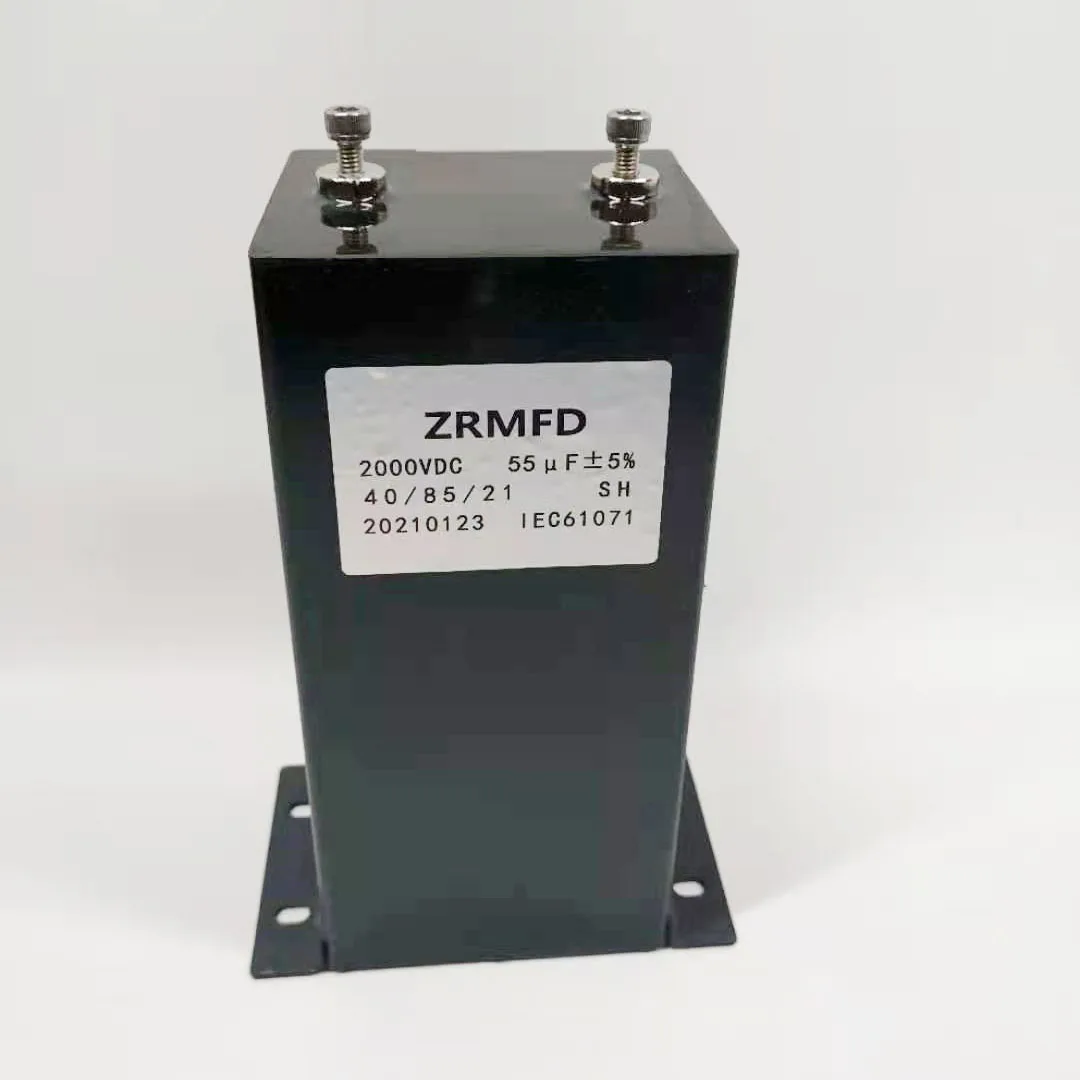 Plasma Capacitor in a Magnetic Field