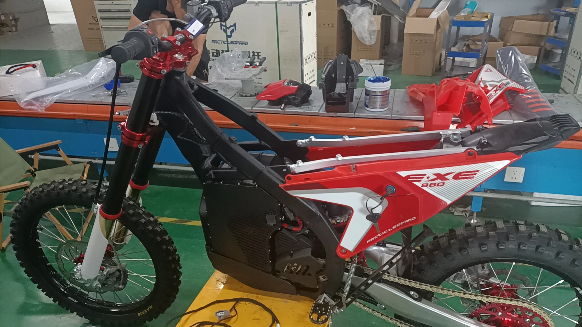Arctic Leopard EXE 880 - High Performance Electric Dirt Bike