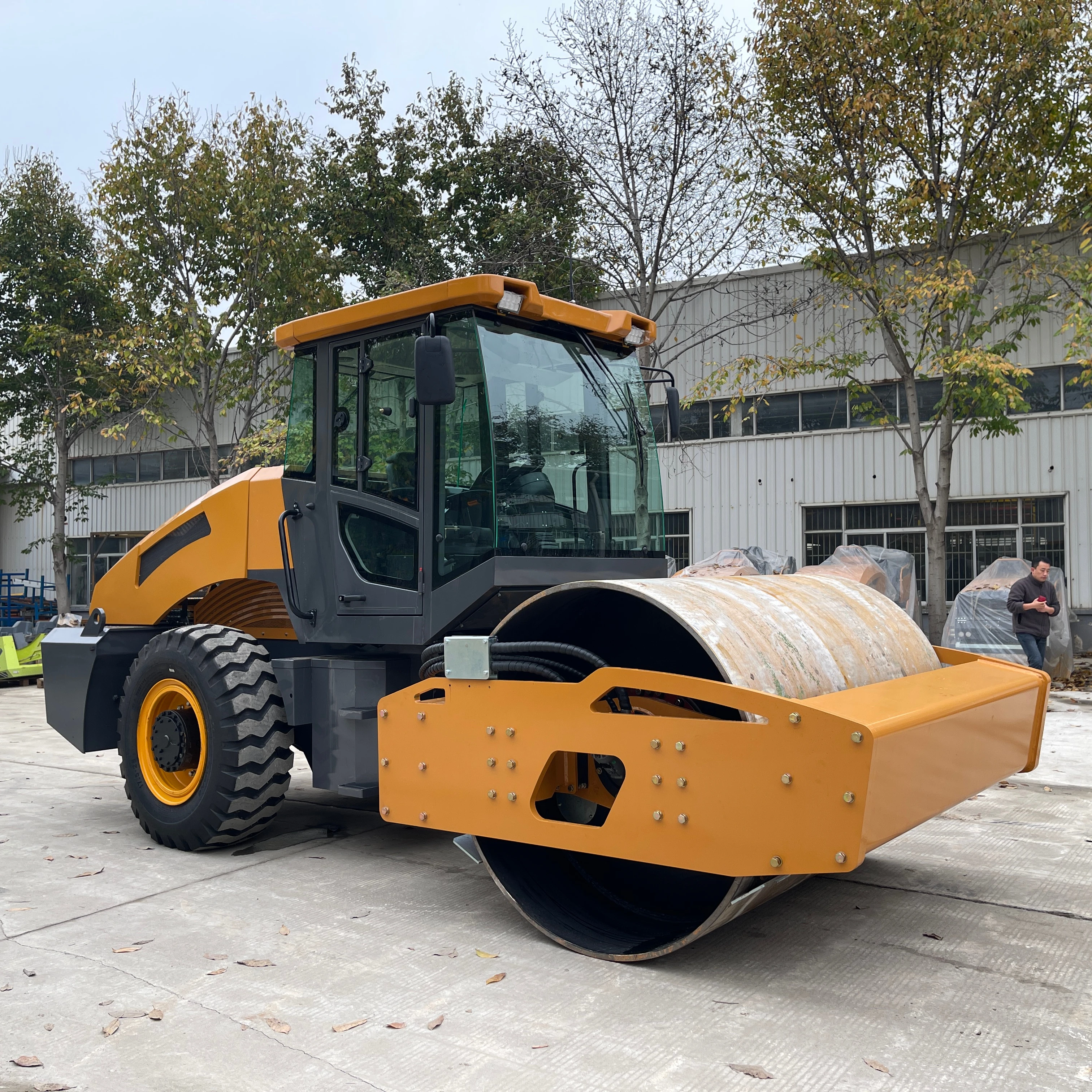 Single drum vibratory road roller, 6–12 tonne