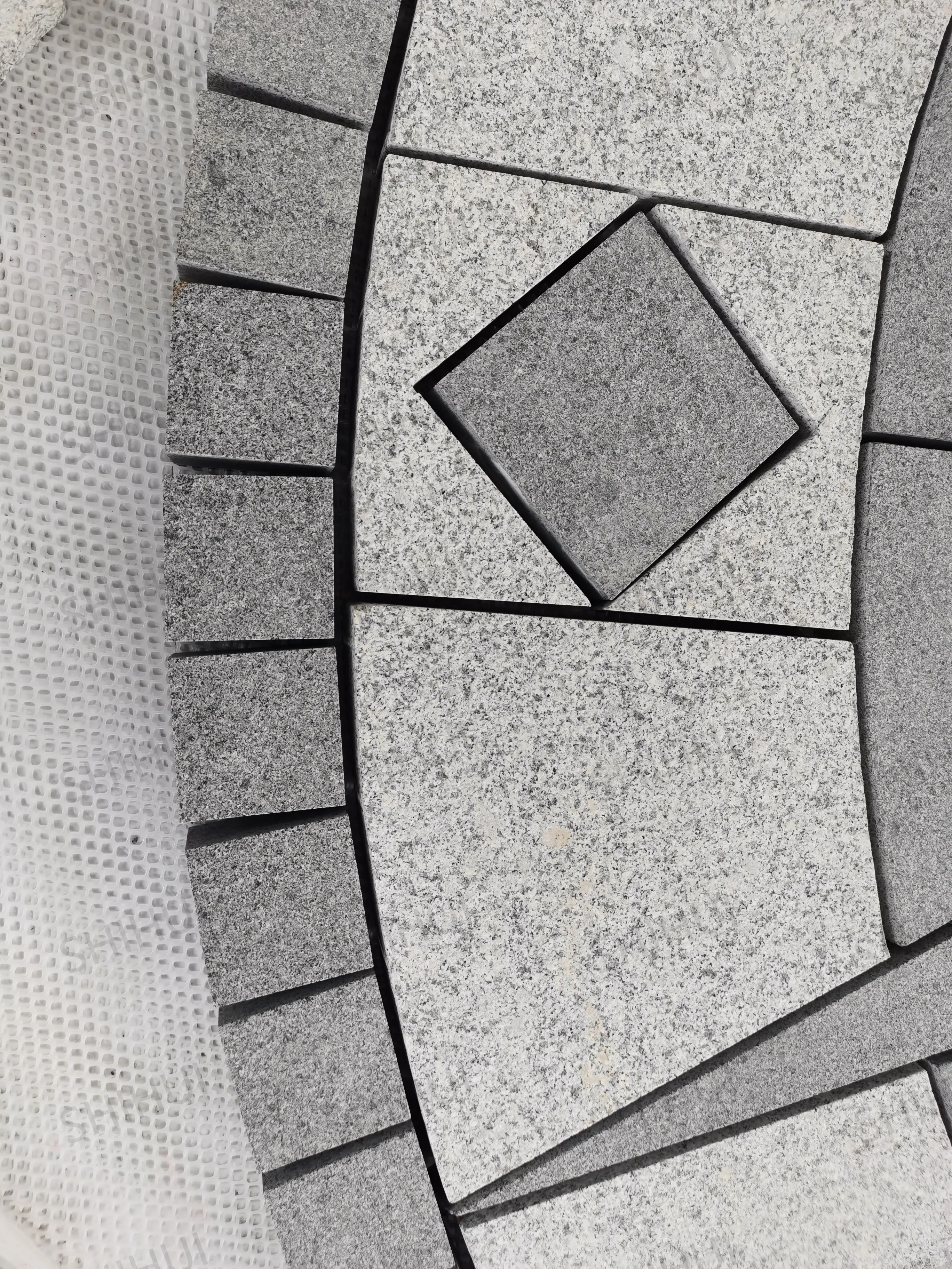 SH STONE Customized Natural Stone Mixed Round Granite Pavers Circular Pattern Medallion Paving Paver Stone Mesh Cobblestone