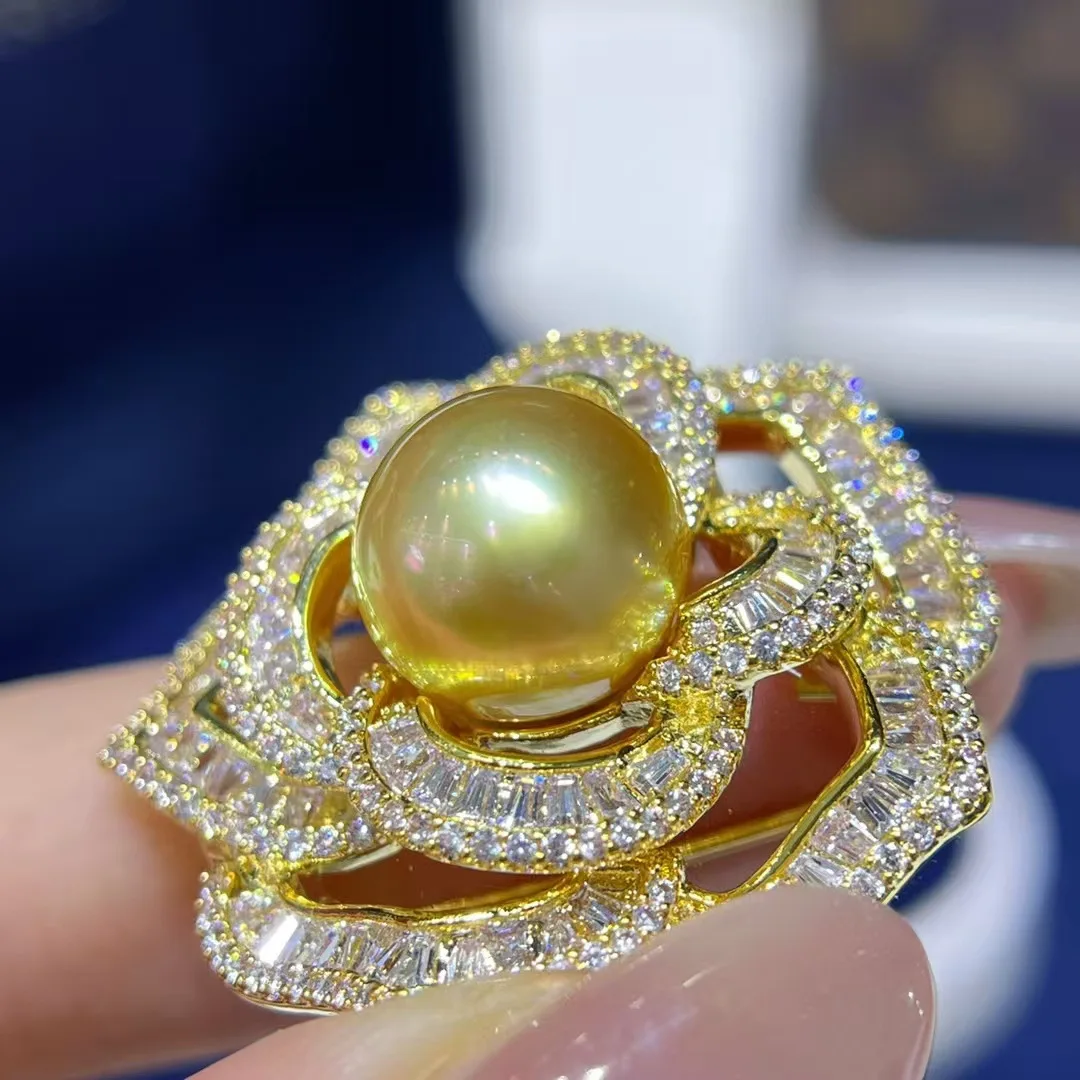 Wenchi Nanyang Gold Pearl Chest Flower Brooch Sea Water-Hollowed Fashion Crystal Accessory Model 35092 Wholesale Retail