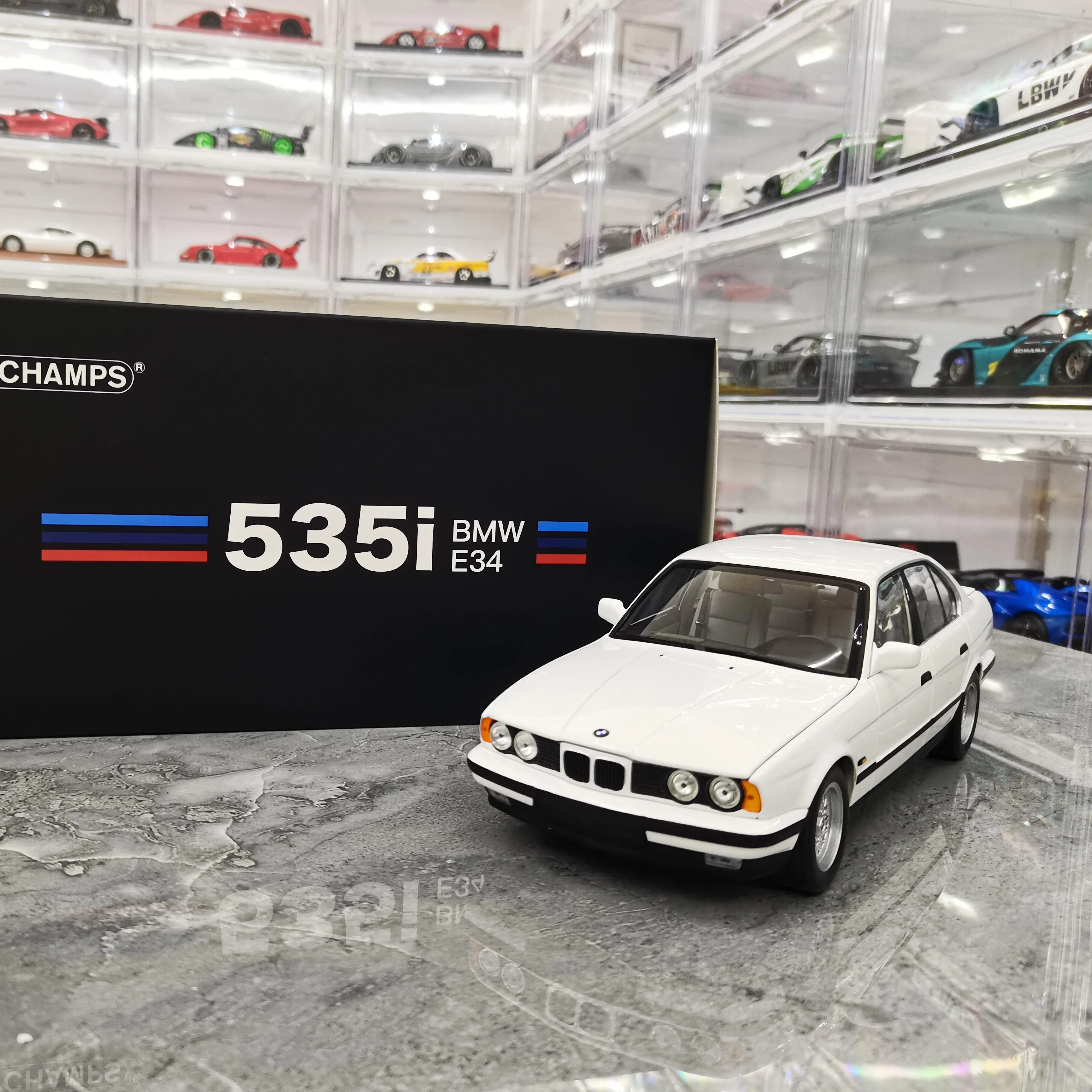 MINICHAMPS 1/18 BMW 535i E34 1988 Diecast Model Car Gifts  White/Green/Blue/Gray