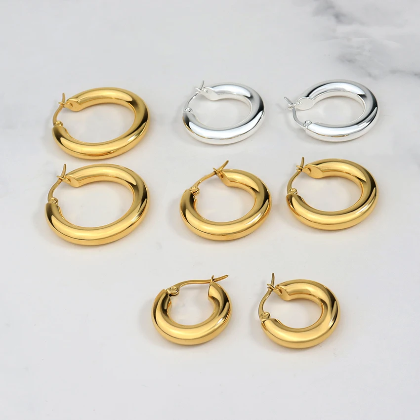 Orecchini a cerchio alla moda: placcati in oro 14 carati, design