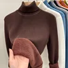 Chaqueta polar de cuello alto color café
