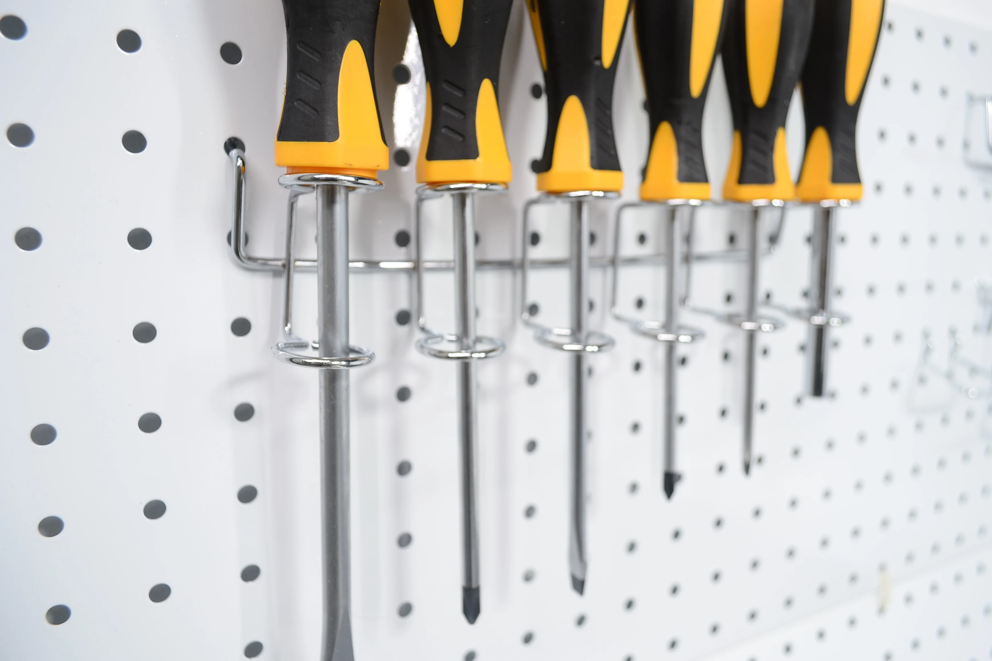 50pcs Pegboard Hook Kit With Basket