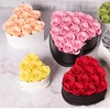 13 rose in scatola di calore