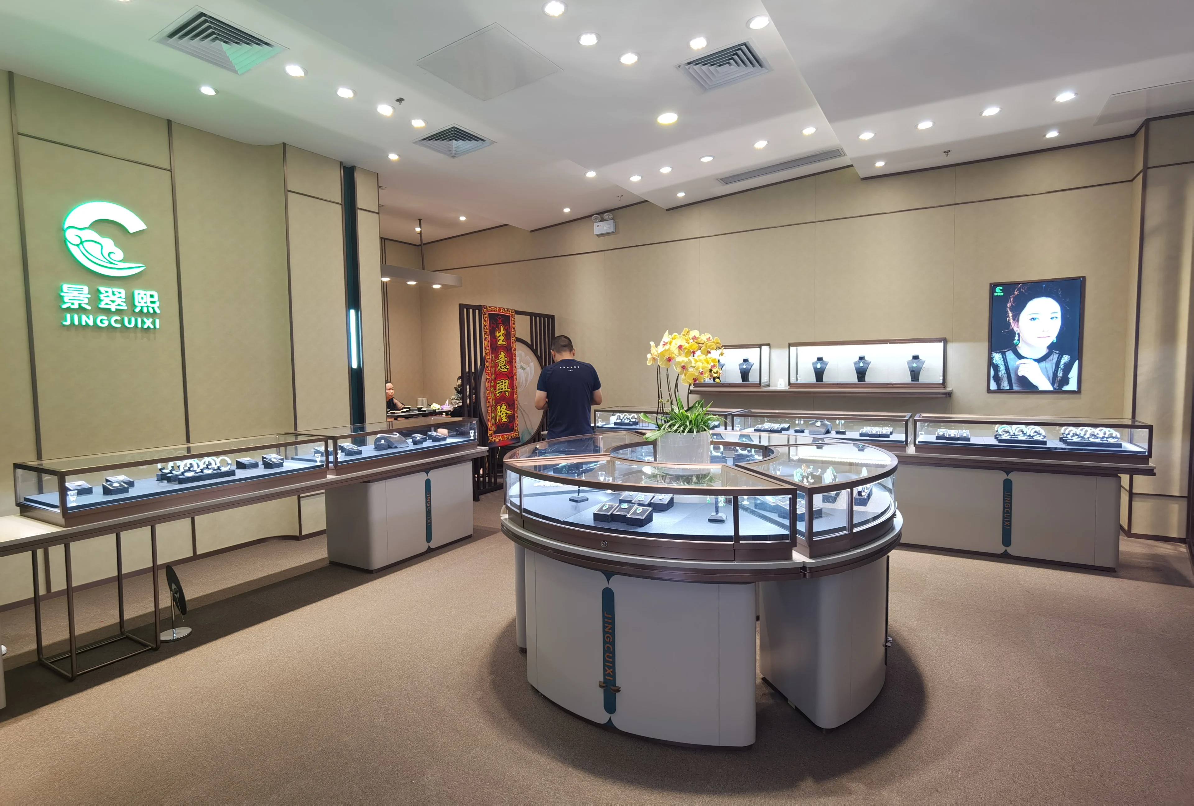 Artwork Gold Jewelry Display For Jewelry Shops Custom Luxury