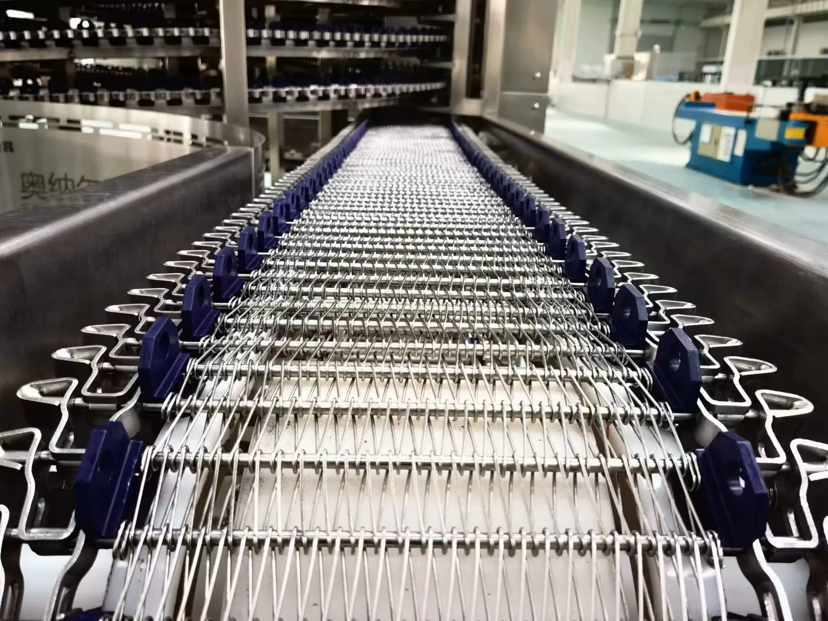 Industrial quick-freezing tunnel freezer, efficient and rapid freezing of shrimp, poultry and seafood products
