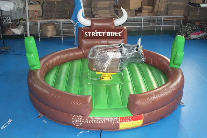 Máquina de jogo mecânica da equitação do touro do rodeio inflável com  ventilador de ar