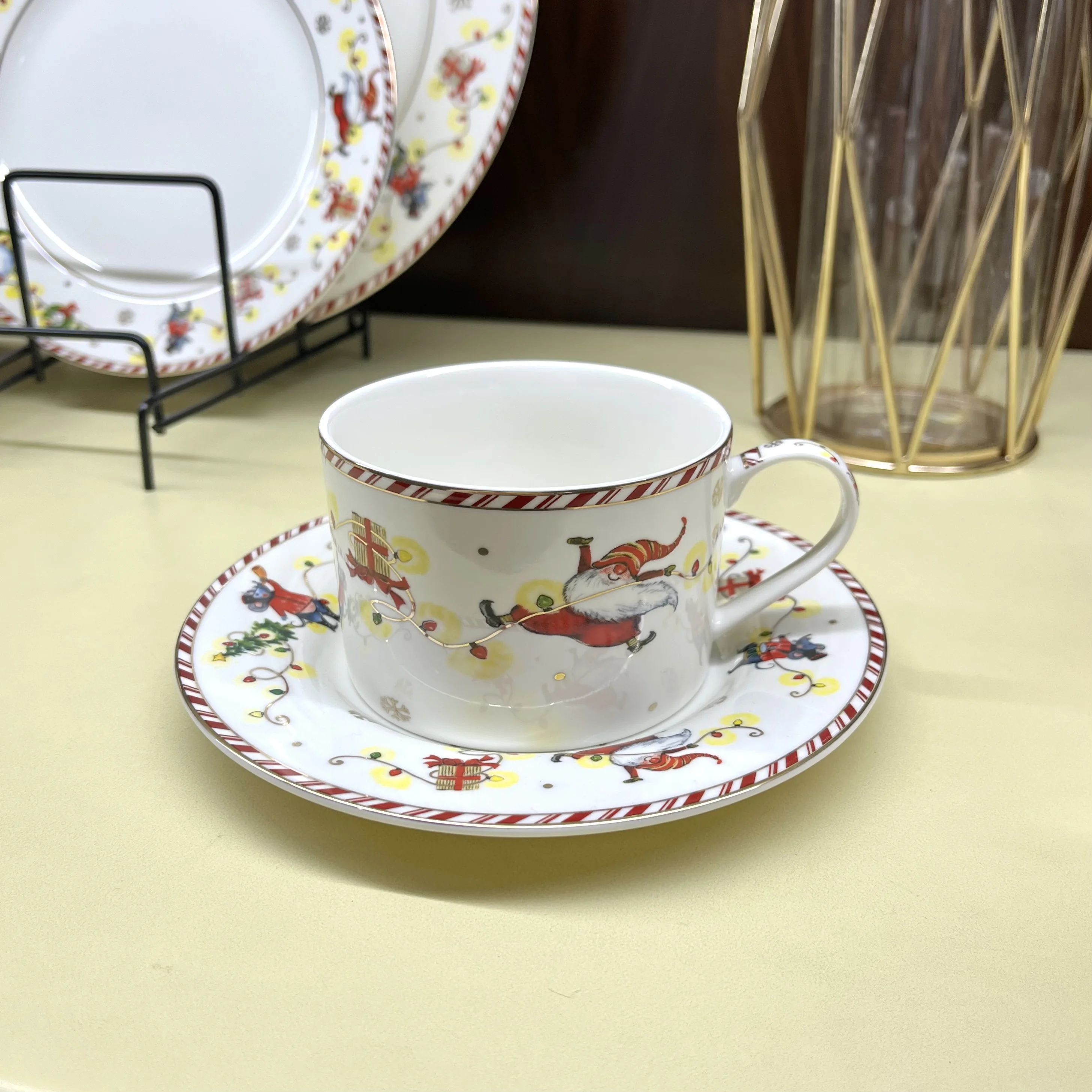 Taohui Toy's Delight Dinner Plate Set, Porcelain, White/Red Dish Plates supplier