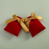 Sac rouge avec ruban doré